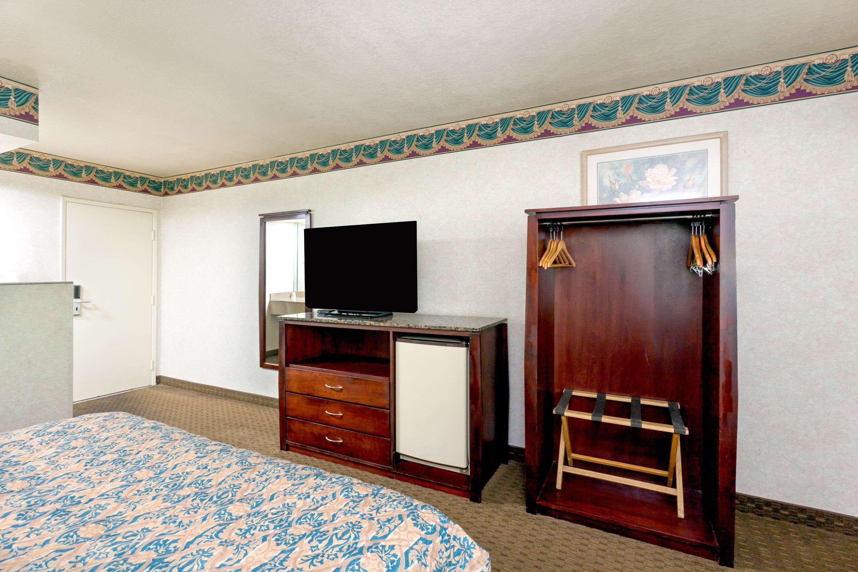 Travelodge By Wyndham Convention Center 2*