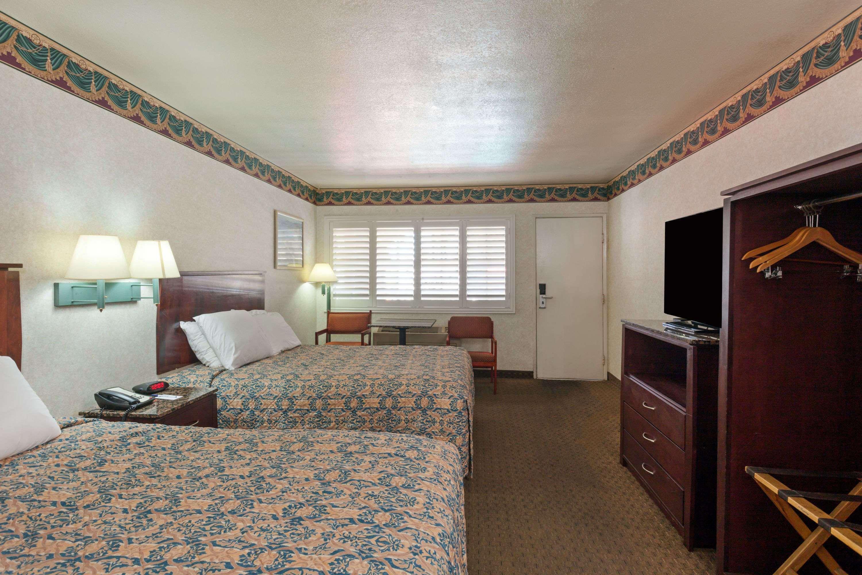 Hotel Travelodge By Wyndham Convention Center 2*